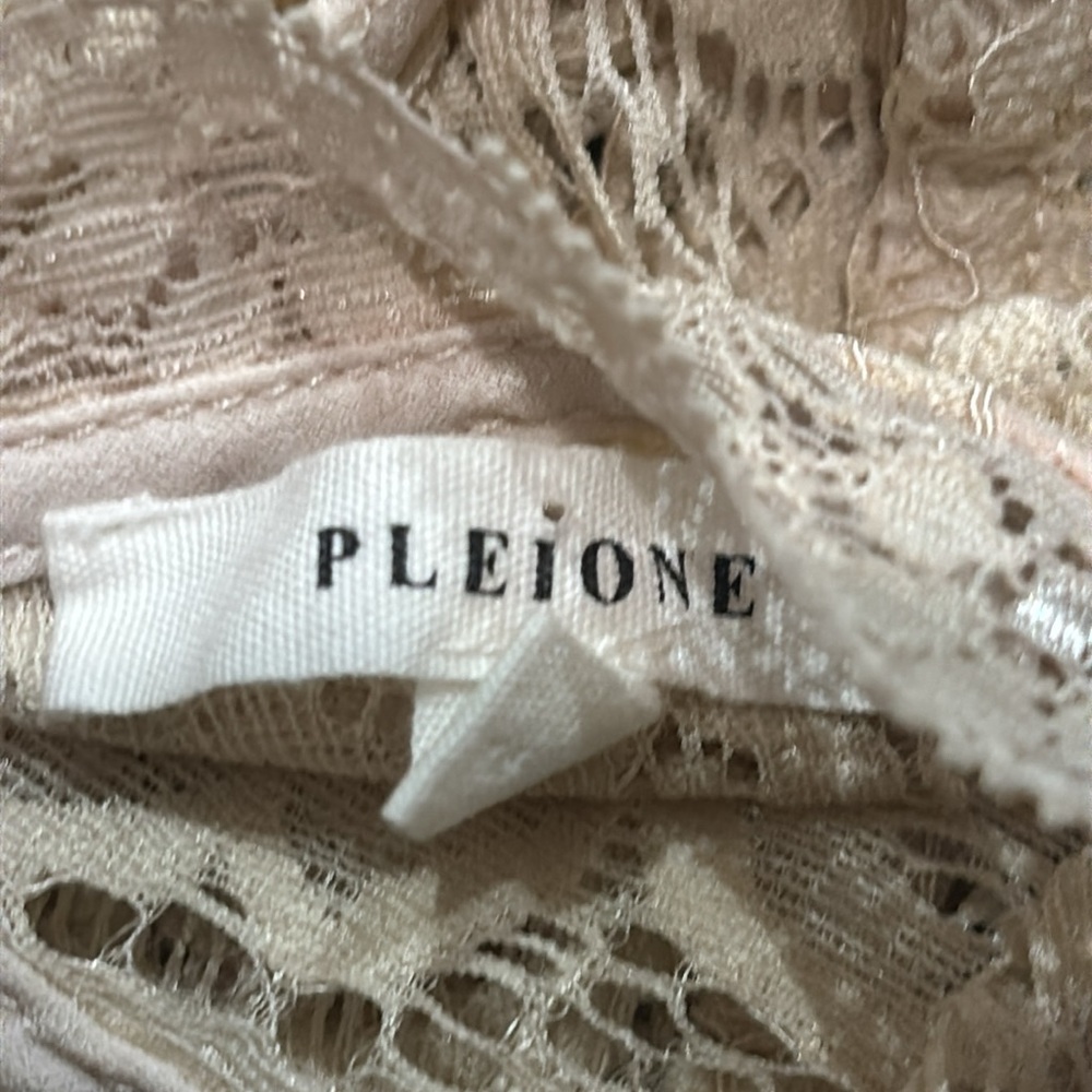 Pleione Beige Lace Long Bell Sleeve Top size S - Picture 8 of 8